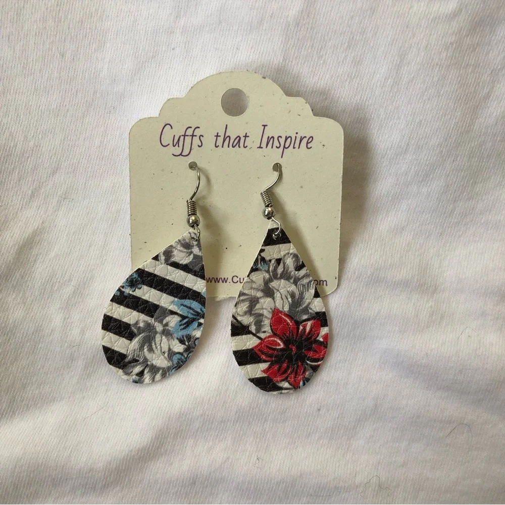 Floral Striped Earrings - Picture 1 of 3